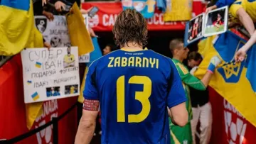 Капітан збірної України Забарний має шанс зіграти на КЧС: ПСЖ і Борнмут вийшли на фінішну пряму в переговорах