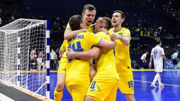 УЄФА заборонила Україні провести хвилину мовчання перед матчем з Румунією: жест гравців вразив уболівальників