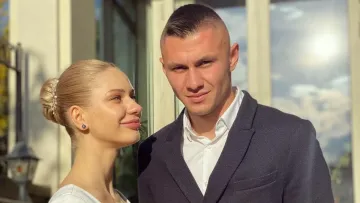 Футболіст збірної України не шкодує грошей для своєї коханої: як виглядає і скільки коштує ключик від її серця