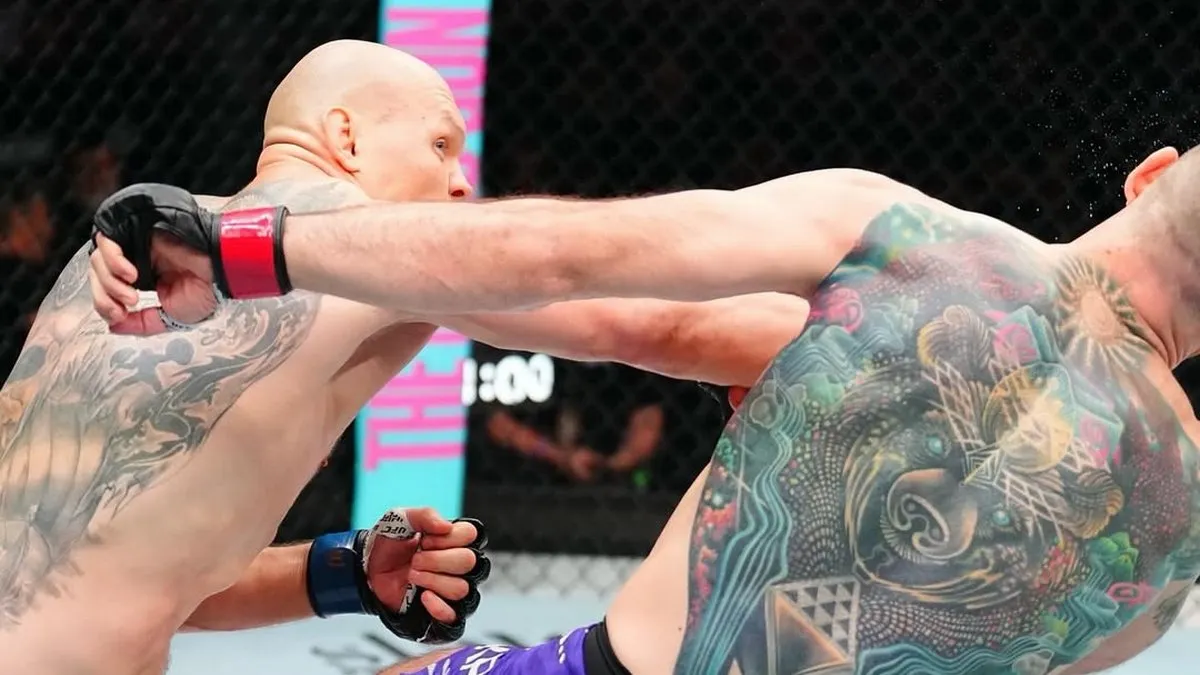 На турнірі UFC нокаутували бійця, який проміняв Україну на Росію: відео ефектного епізоду на початку двобою