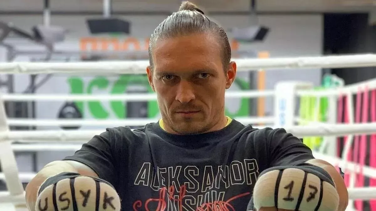 Усик завершує кар’єру боксера: український чемпіон повідомив, з ким проведе два останні бої