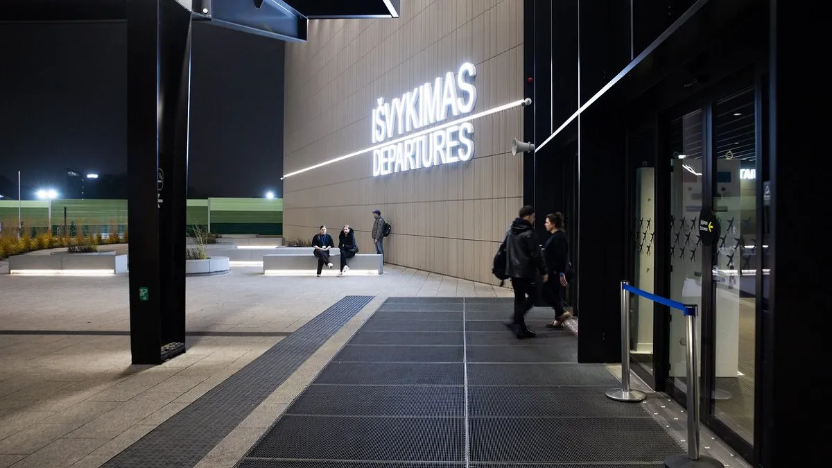 «Рейси повисли у повітрі»: напруга на Близькому Сході вдарила по аеропорту в столиці Литви – наслідки