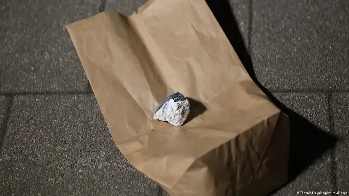 Світлове явище над Рейном: уламки метеорита впали на житлові будинки в Німеччині – наслідки