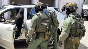Запхав у матрац та хотів вивезти до Європи: на кордоні Білорусі митники знайшли у багажнику молдаванина жінку