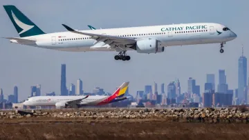 Двічі зустріли Новий рік: авіарейси за спеціальним маршрутом повернули деяких пасажирів у 2025-й