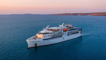 Австралійка померла під час круїзу, що коштує десятки тисяч доларів: вона залишилася на острові