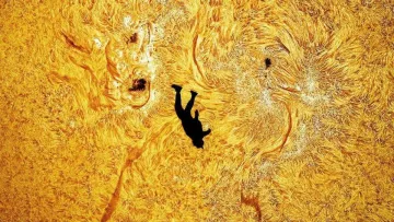 Падіння Ікара: людина вперше змогла пролетіти на тлі поверхні Сонця – неймовірні фото та відео