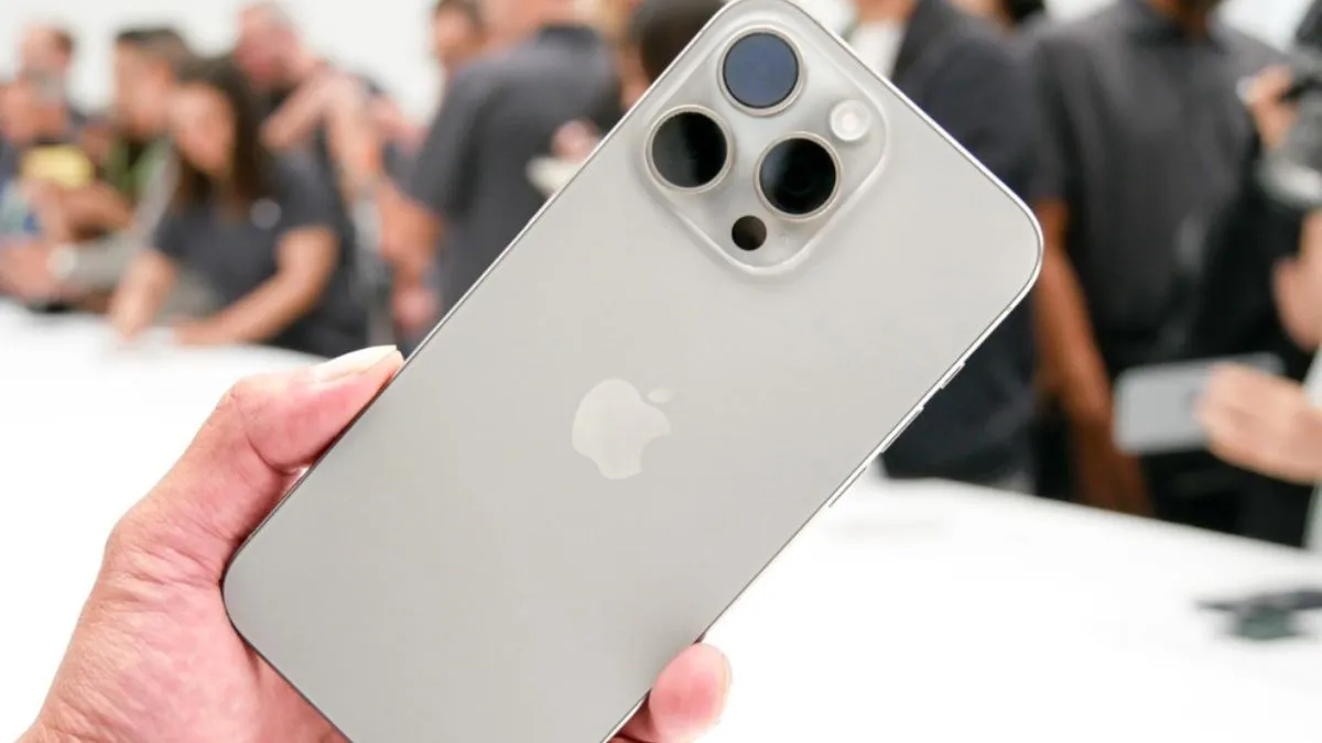 Руки більше не потрібні: нова операційна система iPhone дозволяє свайпати іншою частиною тіла