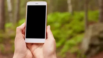 Від пошкодження до здуття батареї: експерти розповіли, що буде якщо довго не вмикати смартфон