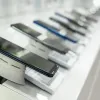 Недорогі, але якісні: експерти назвали три смартфони, які варто придбати у 2026