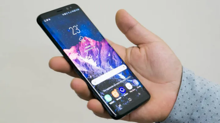 Не лише Samsung: експерти назвали п'ять найкращих смартфонів – вони можуть служити до семи років