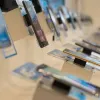 Замість дорогих флагманів: експерти назвали чотири смартфони до яких варто придивитися кожному