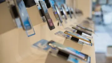 Замість дорогих флагманів: експерти назвали чотири смартфони, до яких варто придивитися кожному