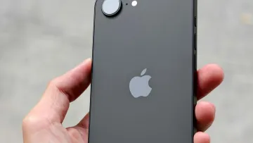 Народне «яблуко»: Apple починає розробляти бюджетну версію IPhone 17 — що вміє апарат