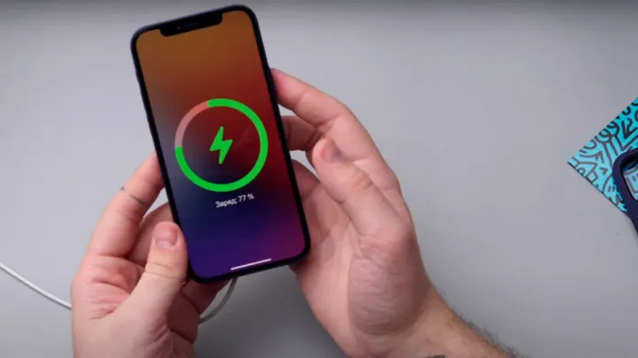 5 міфів про зарядку смартфонів, які пора забути: чим не варто «заморочуватись», а що насправді псує батарею
