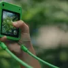 Без соцмереж, зате із ШІ: для дітей створили унікальний смартфон, аби вони частіше виходили на вулицю