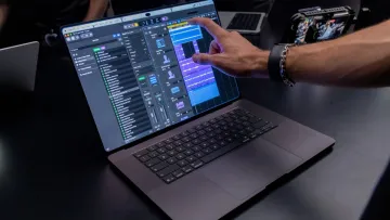 MacBook Pro отримав сенсорне керування вперше в історії: що ще змінила Apple