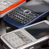 Не тільки через ностальгію: чому в Україні люди досі користуються старими кнопковими телефонами