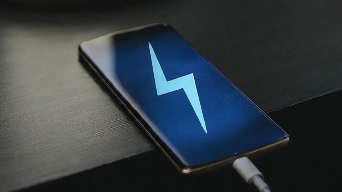 Доступно на багатьох смартфонах: топ-5 пристроїв, які можна зарядити від телефону Samsung