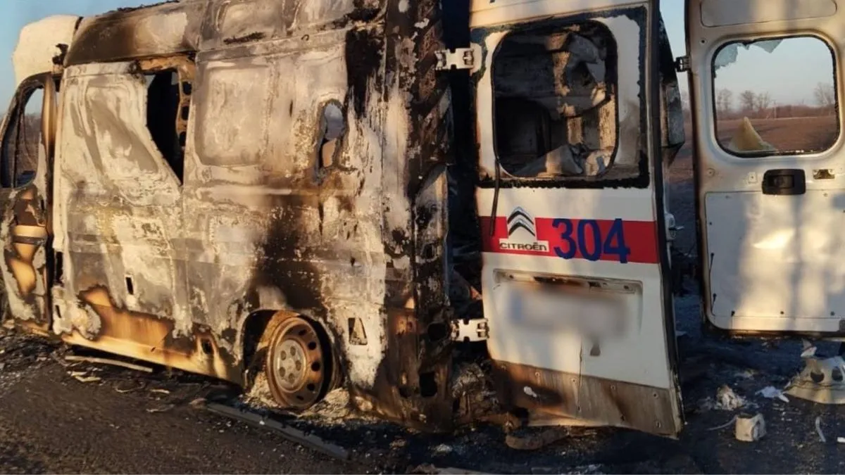Військові РФ вбили двох медиків на Харківщині: в карету швидкої влучив бойовий дрон й спопелив її