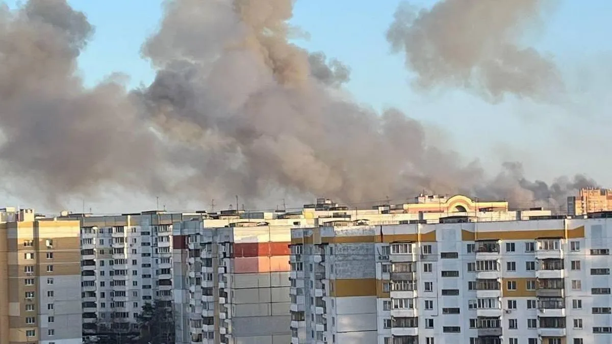 Обстріл заводу у Брянську: росіяни поскаржилися на численні вибухи біля підприємства мікроелектроніки – відео