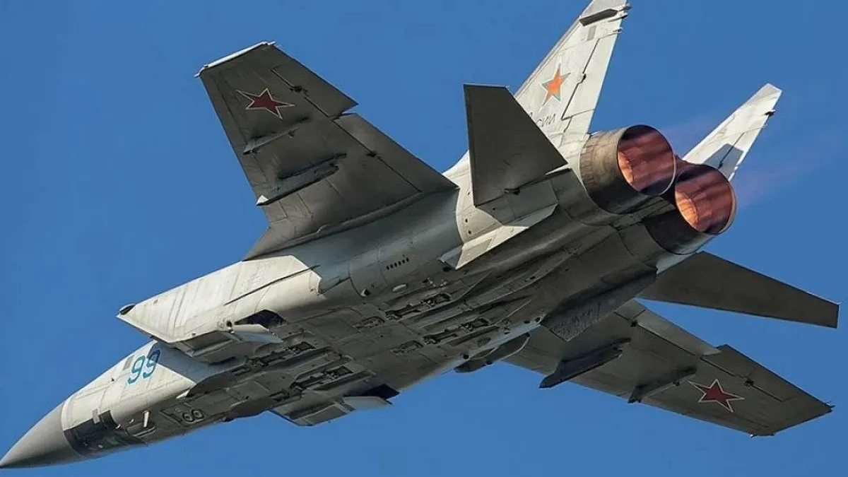 літак, кинджал