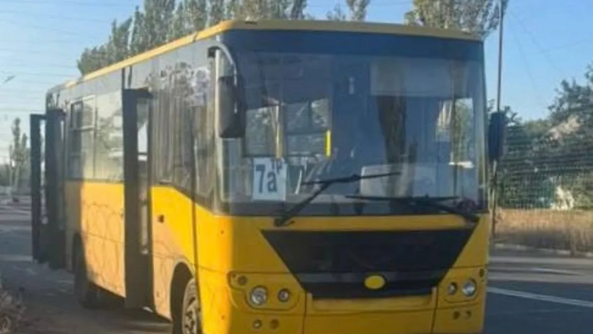 На Донеччині росіяни вдарили по рейсовому автобусу: двоє людей постраждали – подробиці