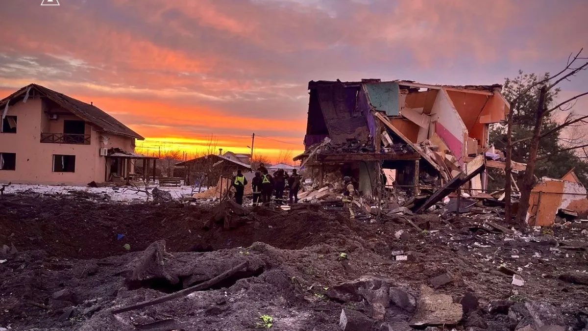 Київщина потрапила під масовану ворожу атаку: одна людина загинула, більше десяти постраждали