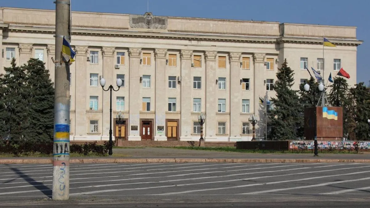Росіяни зруйнували будівлю ОДА у Херсоні: як виглядає споруда після прильотів КАБів і ракети