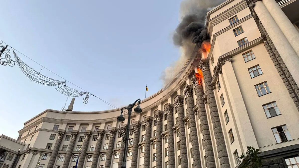 Наслідки нічної атаки РФ по Україні: у Києві влучання у Кабмін та пожежа — що відомо станом на зараз