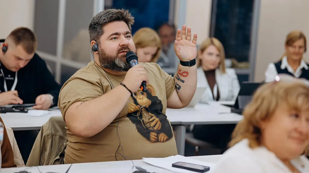 «Коли ми допомагаємо комусь – у нас генерується дофамін»: військовий психолог Козінчук – про донати на ЗСУ