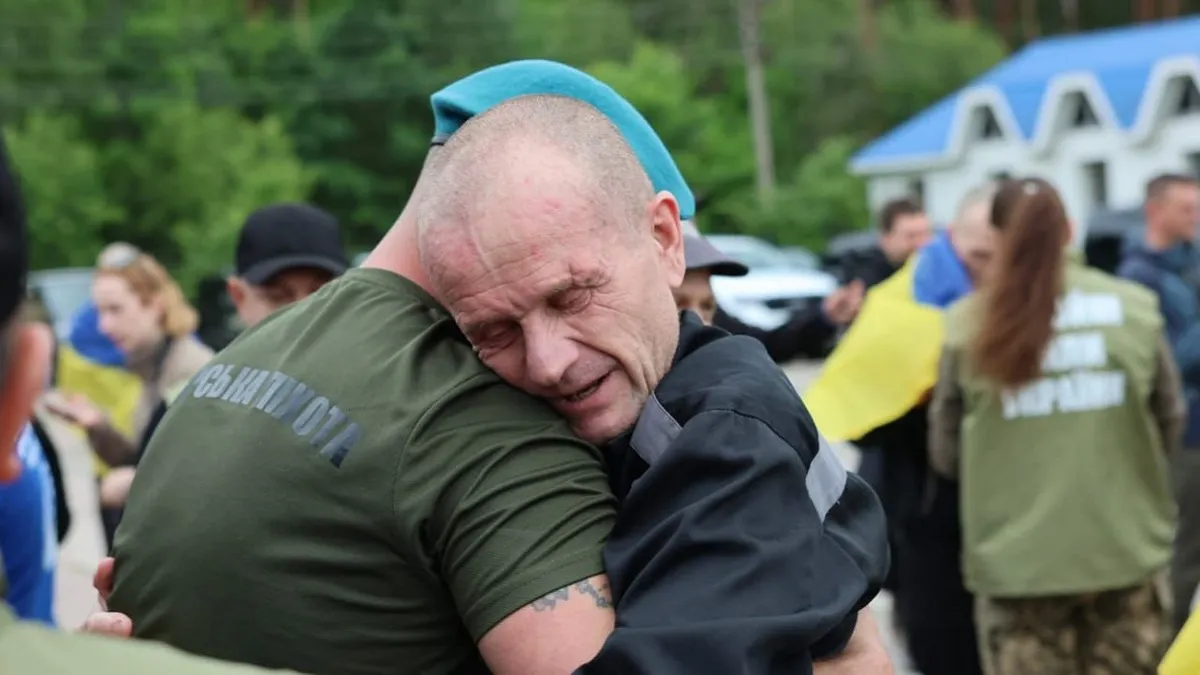 Усі мають поранення або важкі медичні діагнози: відбувся новий етап обміну полоненими – фото та відео