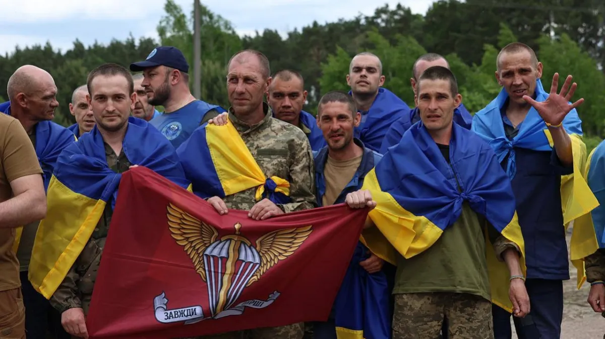 Другий етап обміну полоненими у форматі «1000 на 1000»: дому повернулись ще 307 захисників – фото та відео