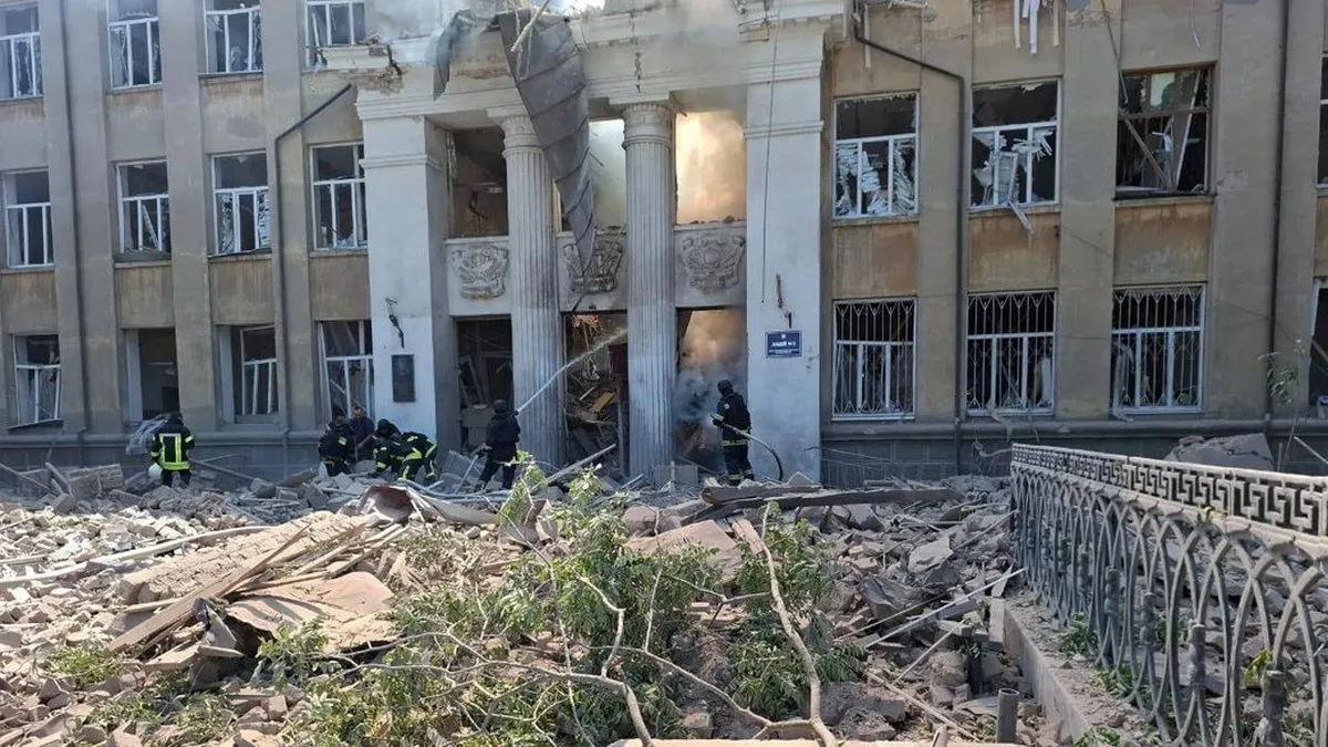Росія вдарила по школі у Білгород-Дністровському, під завалами можуть бути люди: відео і реакція Зеленського
