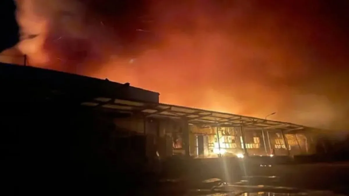 Згоріли чипси й сухарики: росіяни знищили великий склад українського виробника снеків у Павлограді