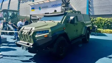 Новинки оборонпрому: Україна показала у Польщі надсучасні бронемашини Сайгак-1 та Варта-3