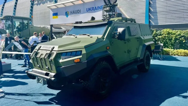 Новинки оборонпрому: Україна показала у Польщі надсучасні бронемашини Сайгак-1 та Варта-3