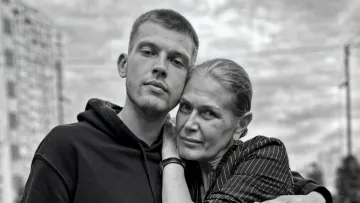 «Пішов на війну добровольцем»: загинув 29-річний син зірки українських серіалів Тетяни Комарової