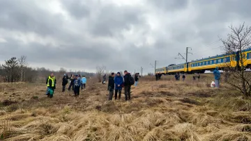 «5 ранку, шахеди над головою»: українці скаржаться на евакуацію з поїздів просто неба – пояснення Укрзалізниці