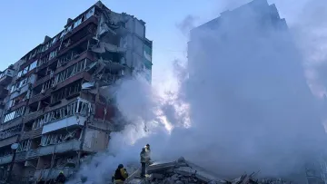 «Свист, вибух і темрява»: мешканці Дарниці згадують сьогоднішню ніч, коли обвалився будинок після обстрілу