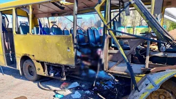 Росіяни вдарили FPV-дроном по маршрутці у Нікополі: відомо вже про трьох загиблих