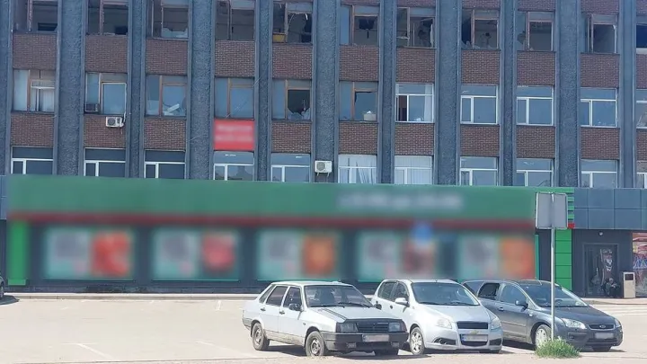 Двоє вбитих і велика кількість поранених: росіяни завдали удару балістичною ракетою по Прилуках – фото