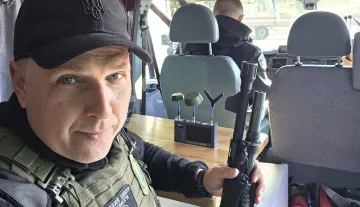 Українські волонтери евакуювали рідного дядька балерини Волочкової з-під обстрілів РФ: як і де це сталося