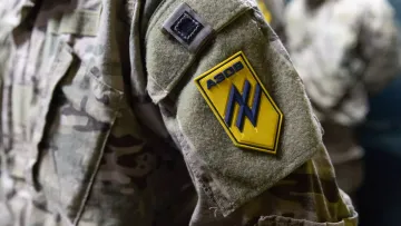 У Києві на побаченні ледь не підірвали хлопця: потерпілий міг бути бійцем «Азову» — деталі