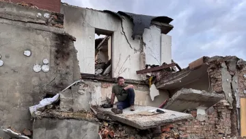 Під Києвом ударом РФ знищено будинок керівника українського телеканалу: у мережі показали кадри руїн 