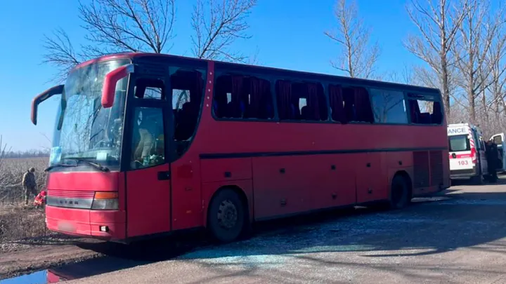 Росіяни обстріляли пасажирський автобус на Харківщині з 15 людьми: водій загинув, не обійшлося без поранених