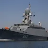 Бійці ГУР атакували російський корабель-ракетоносій біля берегів Криму: момент ударів показали на відео 