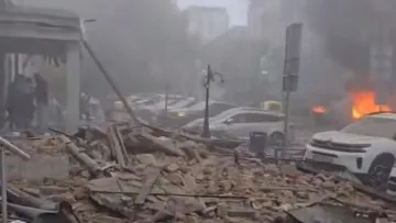 Росія вдарила по центру Дніпра: у місті масштабні пожежі, повідомляють про поранених