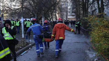 Покшоджені будинки і руйнування багатоповерхівки: які наслідки обстрілу Києва минулої ночі – фото та відео