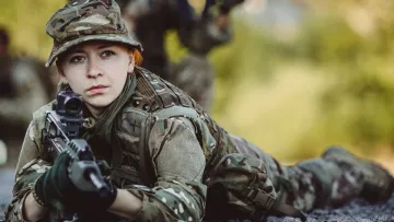 Дівчина-військова вкоротила собі віку через сексуальні домагання з боку керівництва: як і чи покарали збоченців